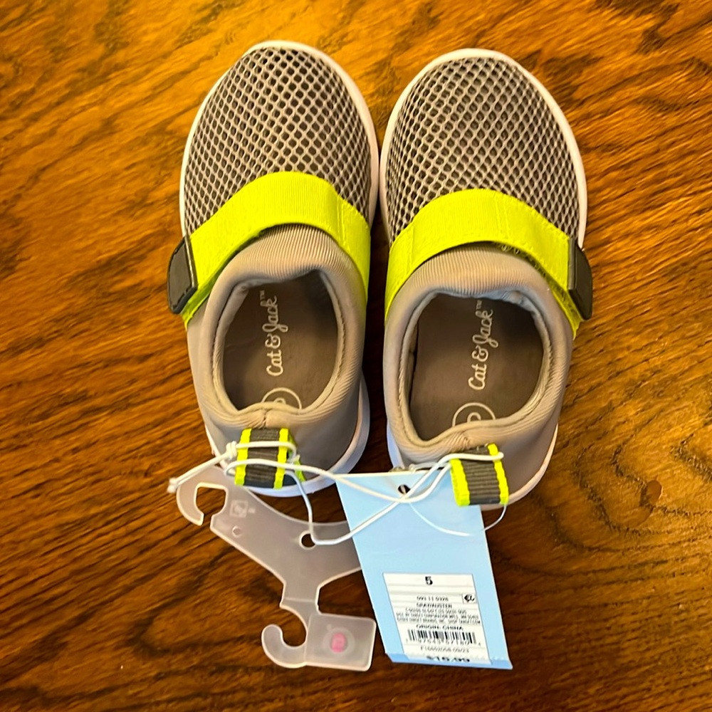 Cat and jack water shoes for toddler